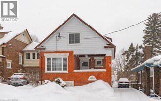 12 Park St in Kitchener, ON - Building Photo