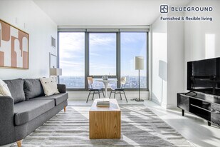 1035 W Van Buren St, Unit GO FL22-ID523 in Chicago, IL - Building Photo