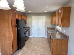 5012 S Cross Point Ct in Richmond, KY - Building Photo - Building Photo