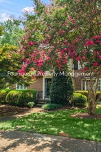 2822 Wycliff Rd in Raleigh, NC - Foto de edificio - Building Photo