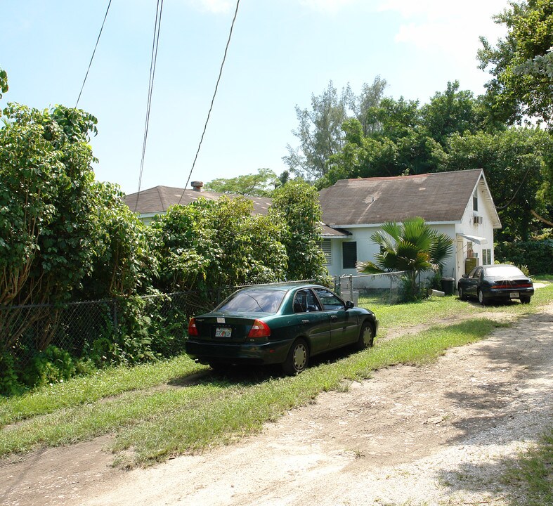 600 NW 90th St in Miami, FL - Building Photo