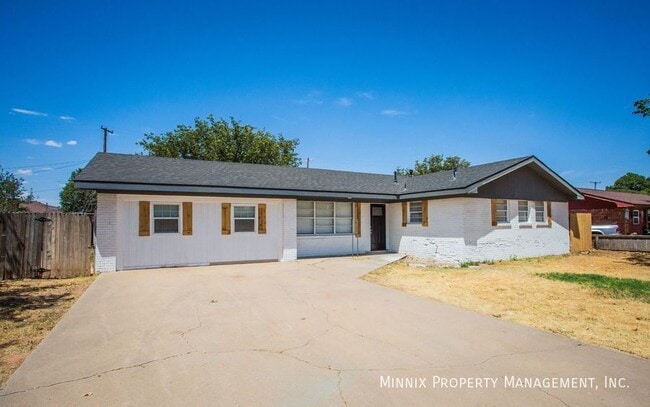 924 Adrian St in Lubbock, TX - Foto de edificio - Building Photo