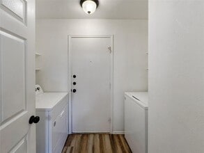 1901 Holly Springs Dr in Taylor, TX - Building Photo - Building Photo