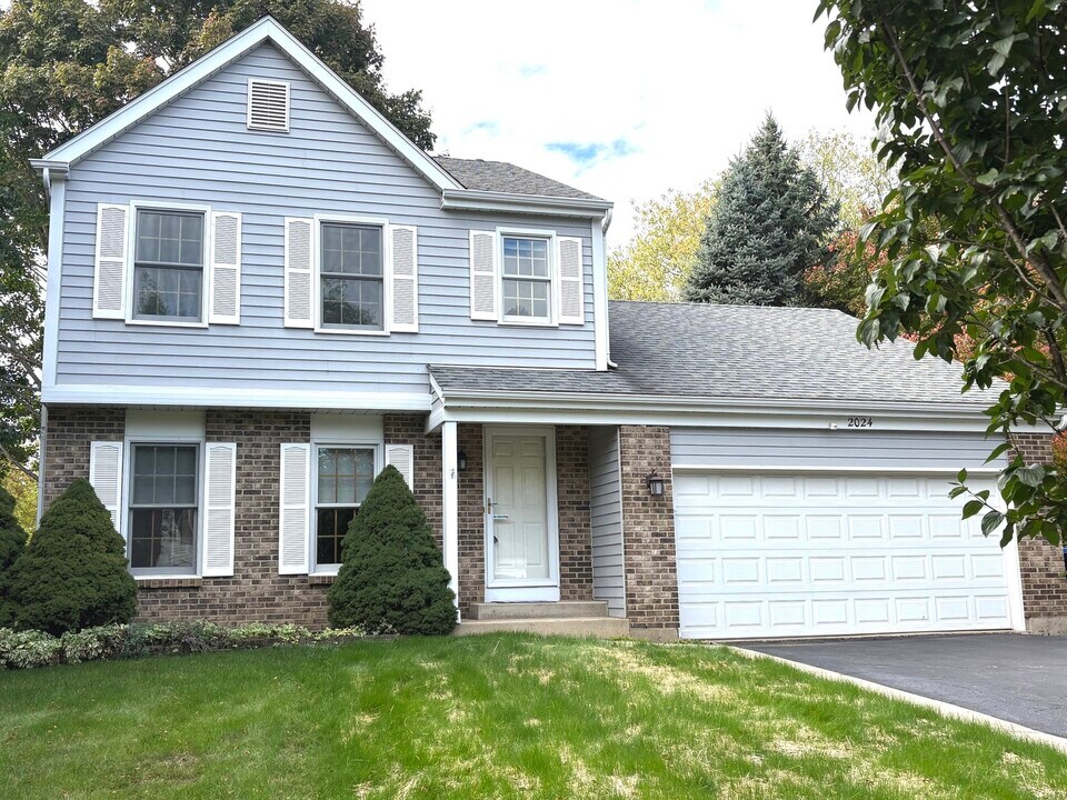 2024 Westfield Dr in Gurnee, IL - Building Photo