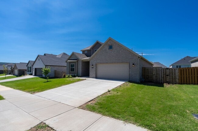 338 S Emerald Woods Run in Farmington, AR - Building Photo - Building Photo