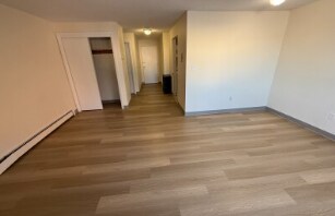 43 Riverside St, Unit #2 in Watertown, MA - Foto de edificio - Building Photo