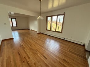 373 Jersey Ave, Unit 25 in Fairview, NJ - Building Photo - Building Photo
