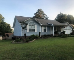 1769 Lakemont Dr S in Gadsden, AL - Building Photo