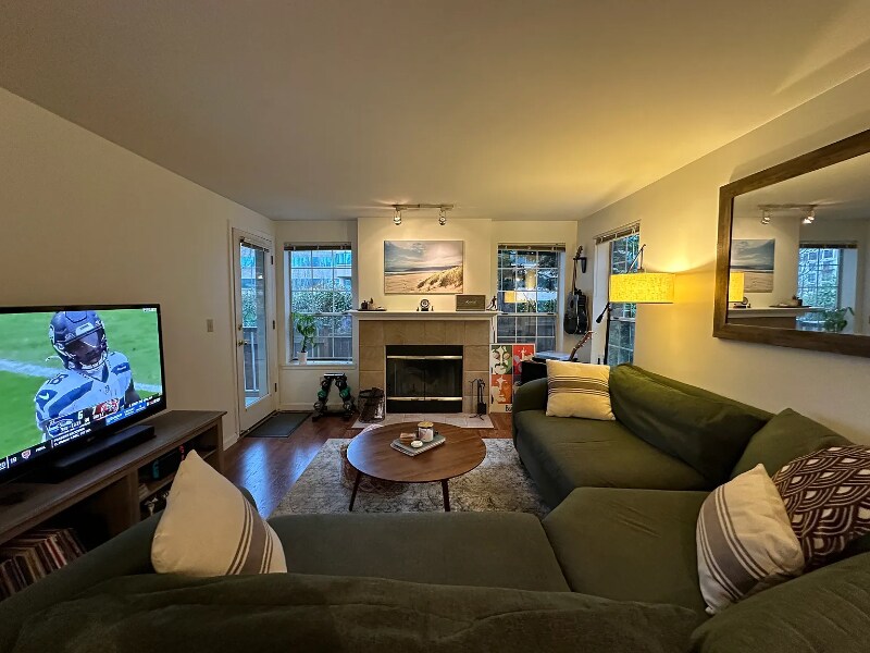 132 NE 95th St in Seattle, WA - Building Photo