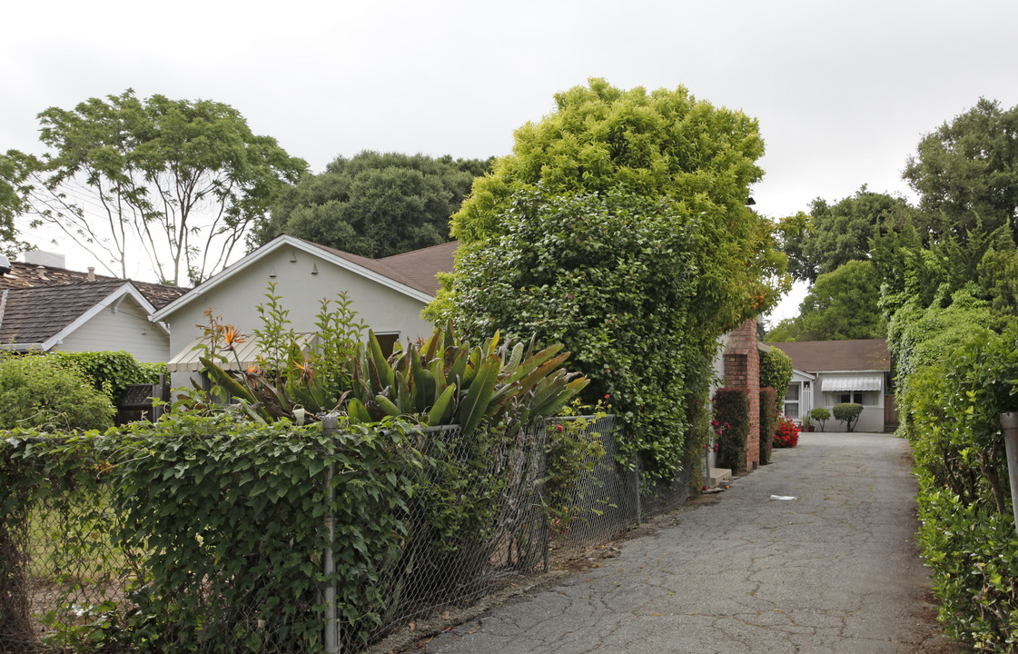 761 Partridge Ave in Menlo Park, CA - Foto de edificio