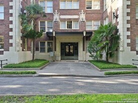 110 Auditorium Cir, Unit 2-113 in San Antonio, TX - Building Photo