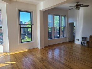 1459 W Taylor St, Unit 3F in Chicago, IL - Foto de edificio - Building Photo