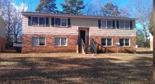 2040 W Croft Cir in Spartanburg, SC - Building Photo