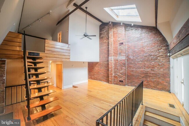 2101 Cypress St in Philadelphia, PA - Building Photo - Building Photo