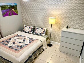 1018 Foster Rd in Hallandale Beach, FL - Building Photo - Building Photo