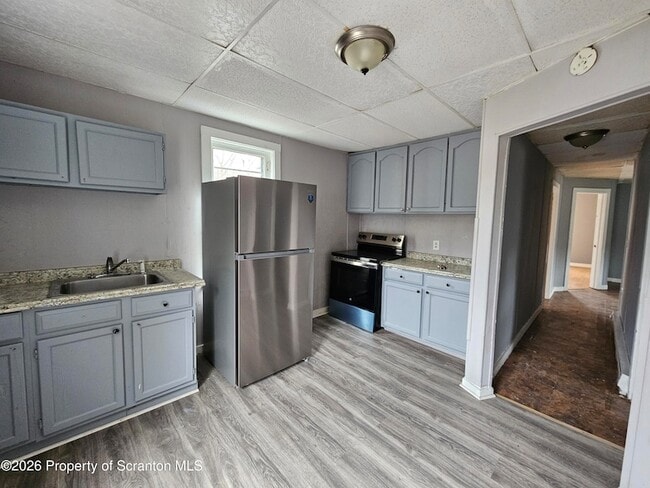 351 Main St, Unit B 2nd fl in Carbondale, PA - Foto de edificio - Building Photo