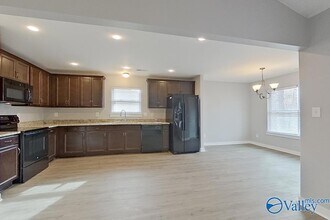 488 Ford Chapel Rd in Harvest, AL - Foto de edificio - Building Photo