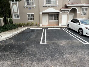 7231 NW 174th Terrace in Hialeah, FL - Building Photo - Building Photo