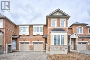 546 Fir Ct. in Milton, ON - Building Photo
