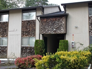 Courtney Square in Portland, OR - Foto de edificio - Building Photo