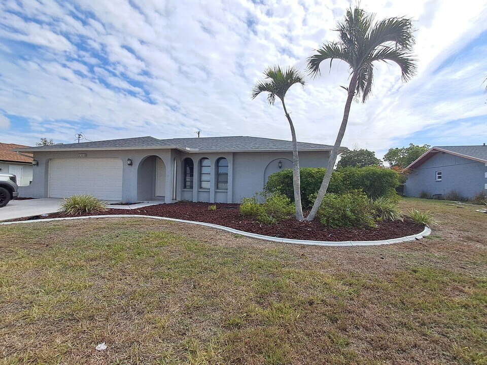 3305 SW 7th Pl in Cape Coral, FL - Building Photo