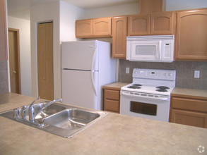 Twin Pines Apartments in Spokane, WA - Building Photo - Building Photo