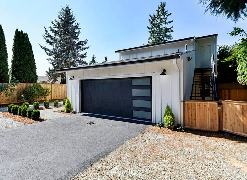 9512 Randall Dr in Gig Harbor, WA - Building Photo