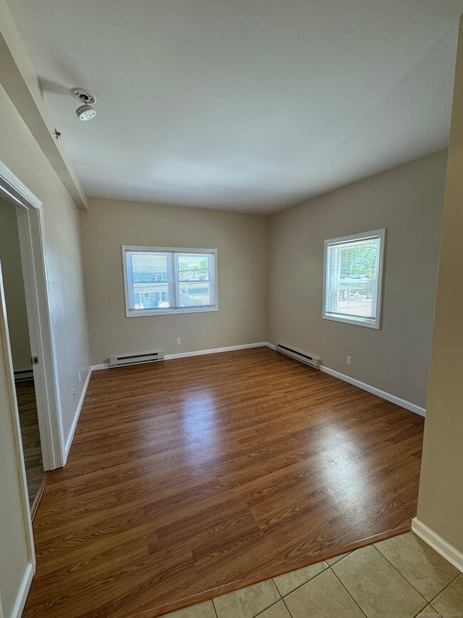 422 Main St in East Haven, CT - Building Photo - Building Photo
