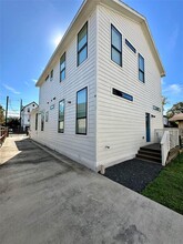 1111 Brooks St in Houston, TX - Building Photo - Building Photo