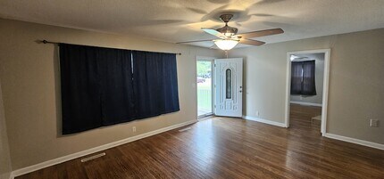 1721 Cron St in Augusta, KS - Building Photo - Building Photo