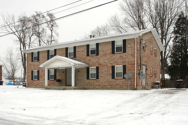 3207 Melody Acres Ln in Louisville, KY - Foto de edificio - Building Photo