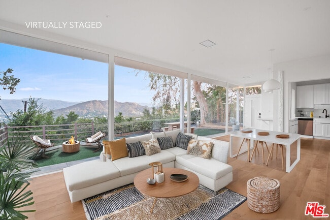 7326 Pacific View Dr in Los Angeles, CA - Building Photo - Building Photo
