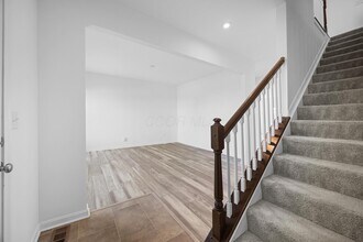 6295 Honey Farm Way in Grove City, OH - Foto de edificio - Building Photo