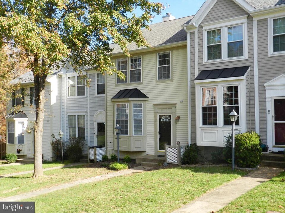 304 Pinnacle Dr in Stafford, VA - Building Photo