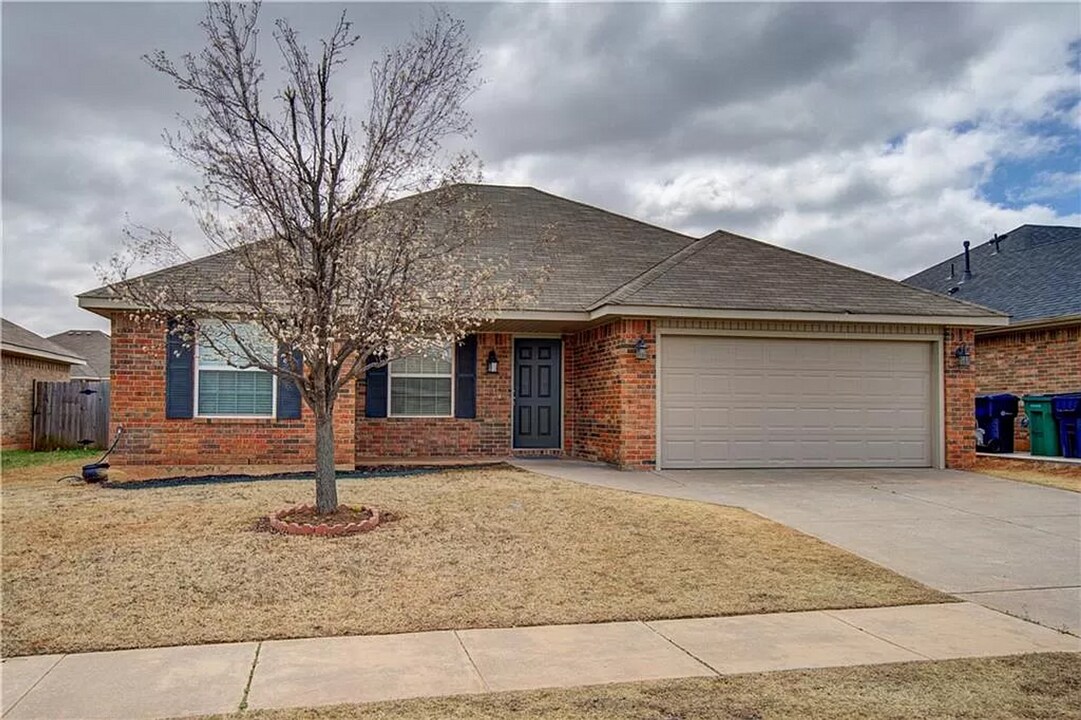 12028 NW 136th Terrace in Piedmont, OK - Building Photo