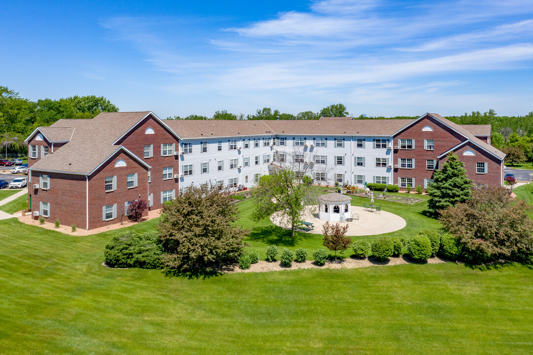 Thompson Meadows Apartments: 55+ Adult in St. Francis, WI - Foto de edificio