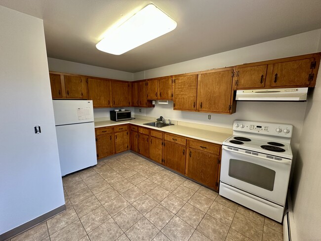 4 Bridge St in New Hartford, CT - Building Photo - Building Photo