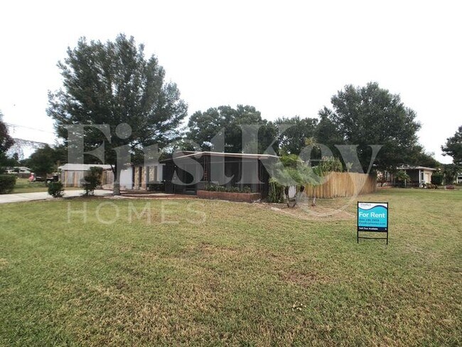 8035 Robin Rd in Seminole, FL - Building Photo - Building Photo