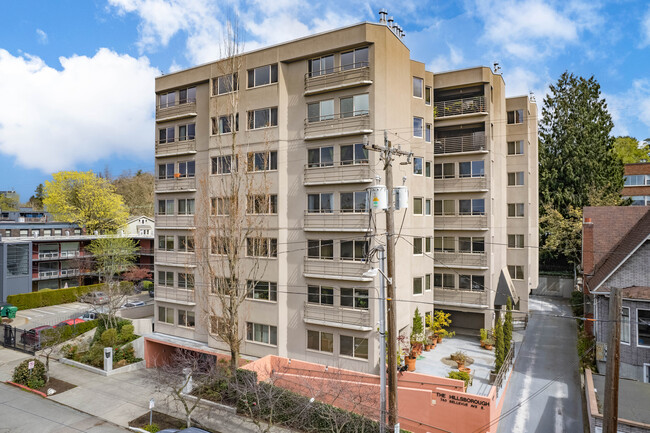 Hillsborough Apartments in Seattle, WA - Building Photo - Building Photo