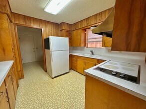 626 N Resident St in Wharton, TX - Building Photo - Building Photo
