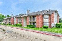 Summerhill Woods Apartments in Texarkana, TX - Building Photo - Building Photo