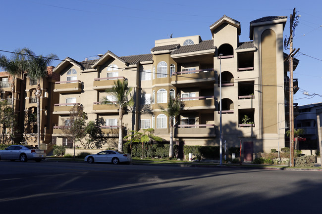 Residential Condominiums in Sherman Oaks, CA - Building Photo - Primary Photo