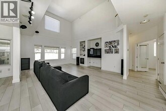 1096 Riverside Dr in Port Coquitlam, BC - Building Photo - Building Photo