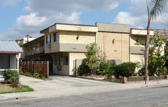 1363 E Acacia Ave in Glendale, CA - Building Photo - Building Photo