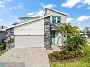 10638 Hensley St in Port St. Lucie, FL - Foto de edificio - Building Photo