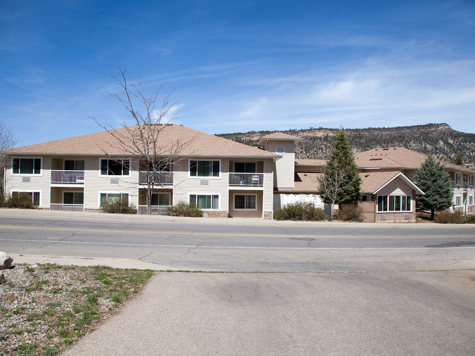 Springtree Village in Durango, CO - Foto de edificio