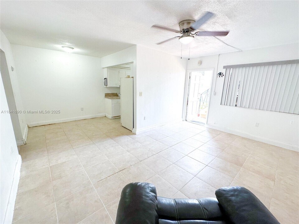 12275 NE 19th Ave in North Miami, FL - Building Photo