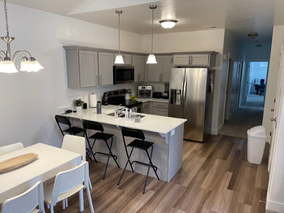 347 W 785 N, Unit Private Room 2 in Orem, UT - Foto de edificio