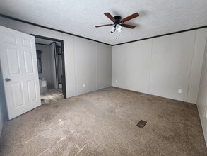 20301 Perrilloux Rd in Livingston, LA - Foto de edificio - Building Photo