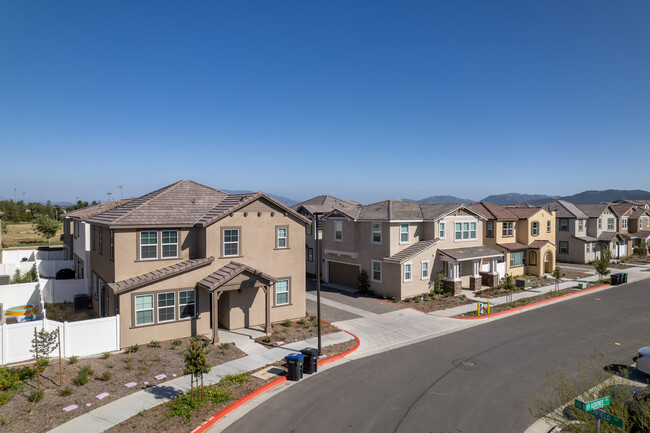 Heirloom Farms in Temecula, CA - Foto de edificio - Building Photo